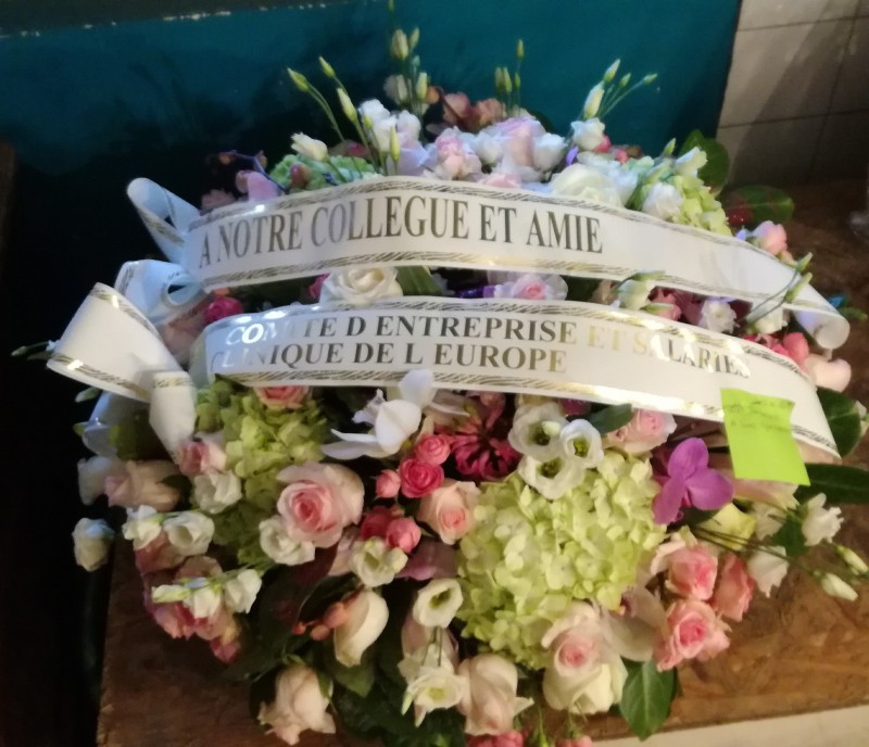 Quelles fleurs offrir par une entreprise pour un enterrement professionnel, proche de Bosroumois